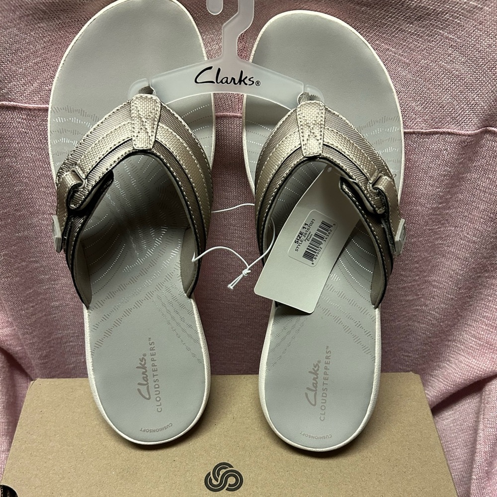 NWT Clarks Cloudsteppers Sunmaze Shine sandals, women’s size 11M